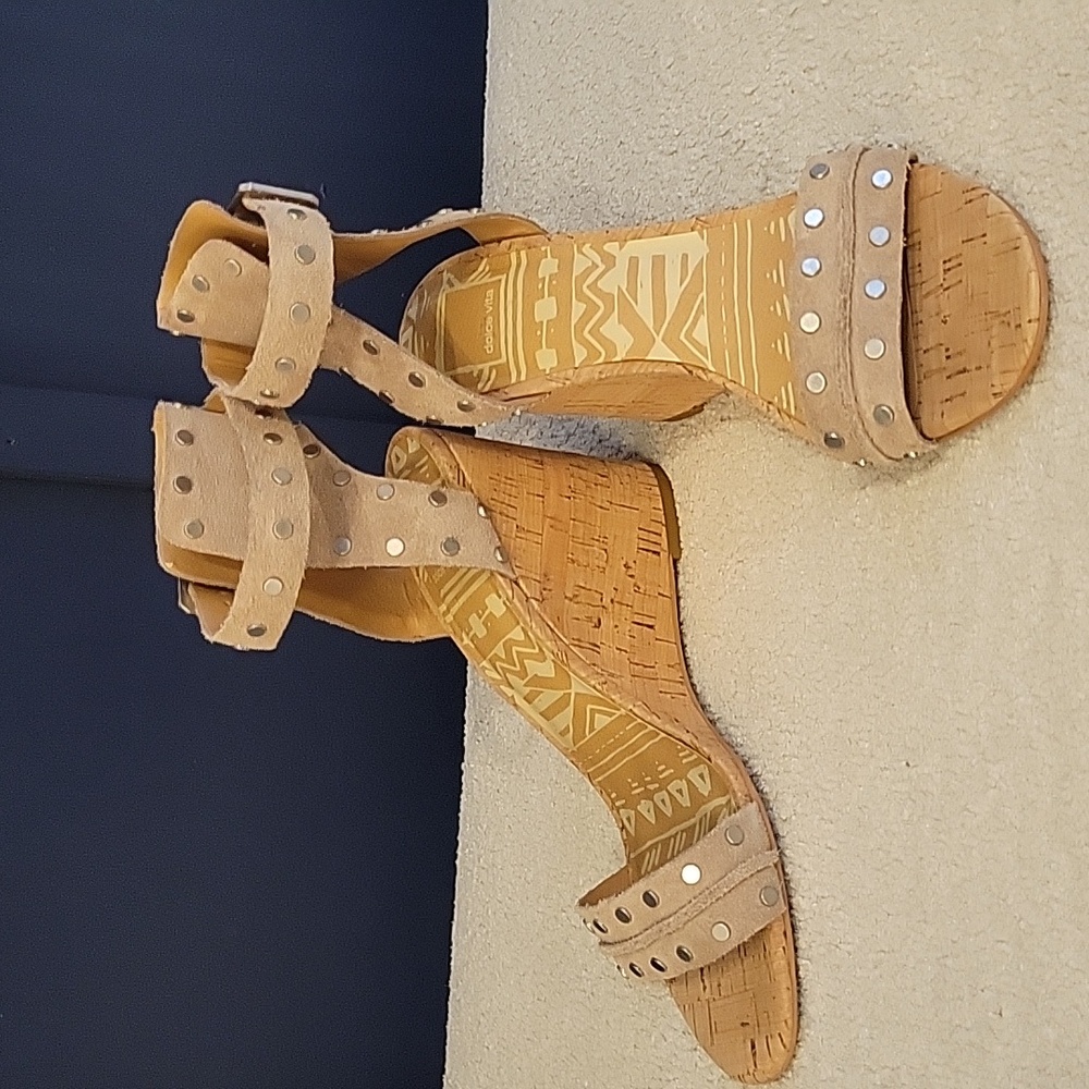 Stylish Tan Wedge Sandals